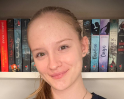 Vendégünk Tóth Maja könyves influenszer a Széna Téri Tagkönyvtárban